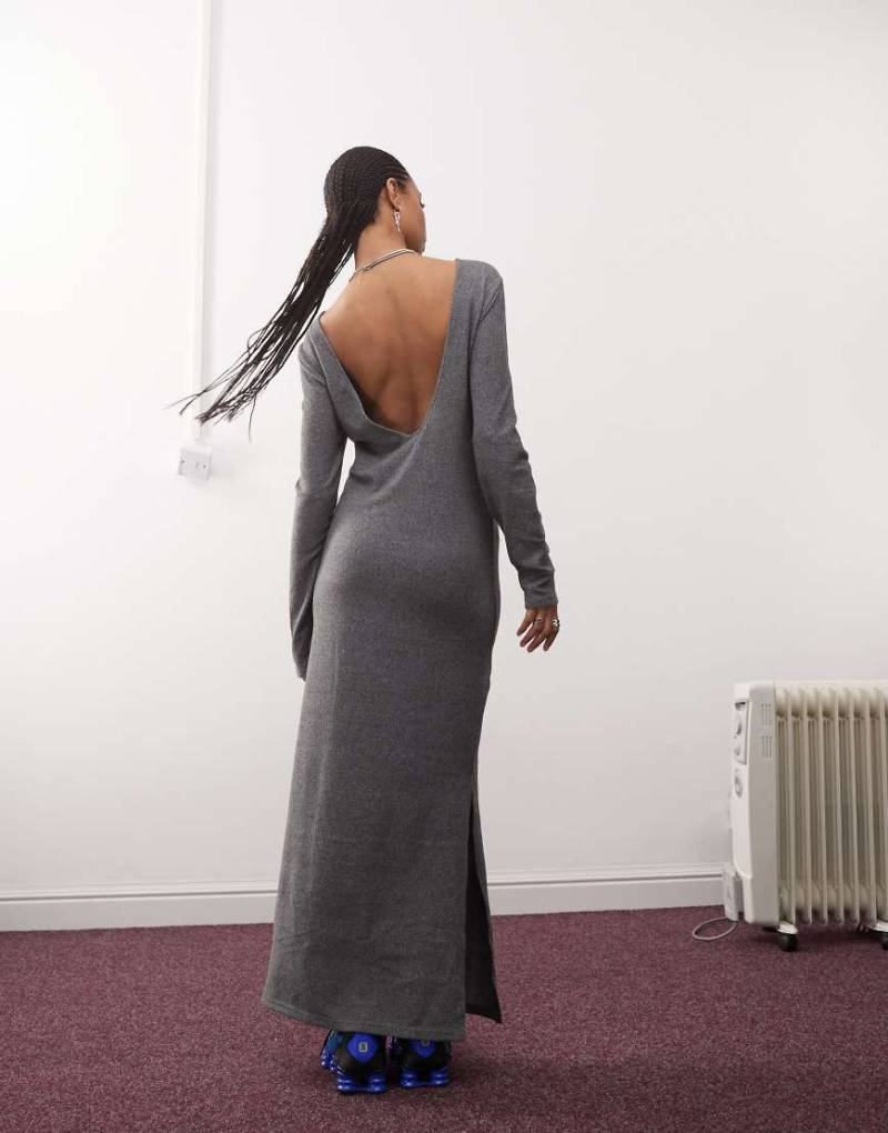 Noisy May - Maxi-Strickkleid in strukturiertem Grau mit U-förmigem Rückenausschnitt von Noisy May