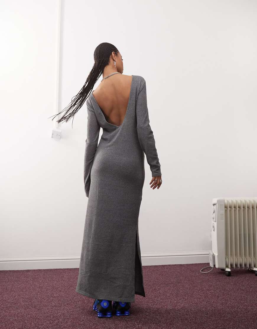 Noisy May - Maxi-Strickkleid in strukturiertem Grau mit U-förmigem Rückenausschnitt von Noisy May
