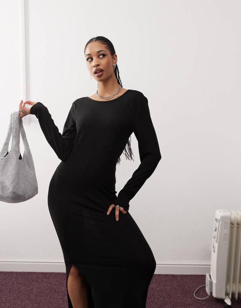 Noisy May - Maxi-Strickkleid in strukturiertem Schwarz mit U-förmigem Rückenausschnitt von Noisy May