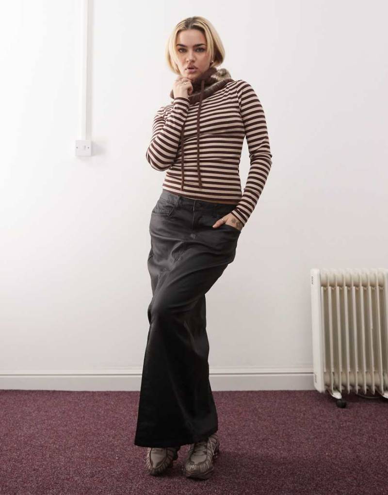 Noisy May - Maxirock aus Kunstleder in Schwarz mit Schlitz von Noisy May