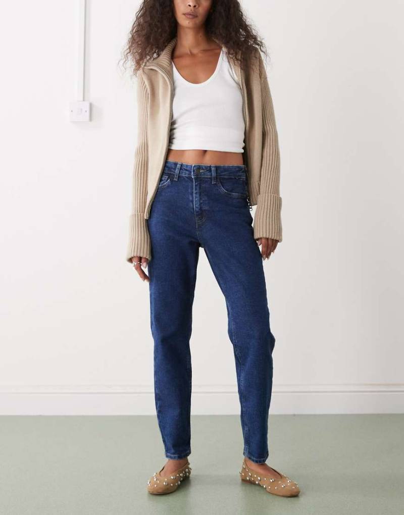 Noisy May - Moni - Knöchellange, gerade geschnittene Jeans in Dunkelblau mit hohem Bund von Noisy May