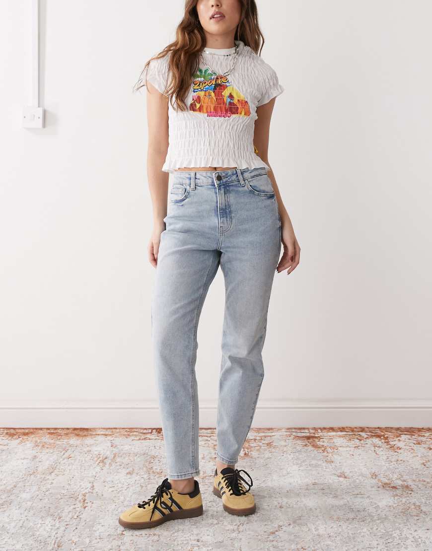 Noisy May - Moni - Straight Jeans in hellblauer Waschung mit hohem Bund von Noisy May