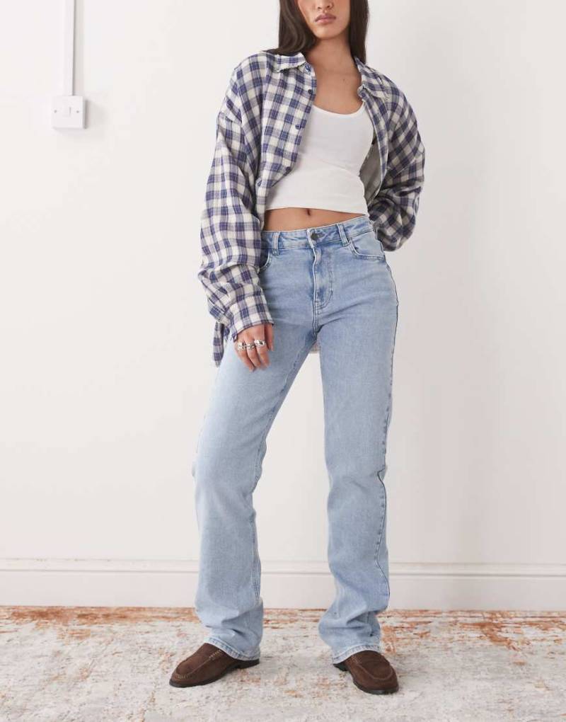 Noisy May - Monica - Straight Denim-Jeans in Hellblau mit hohem Bund von Noisy May