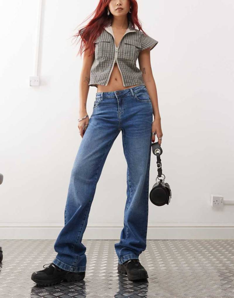 Noisy May - Nila - Tief sitzende, weite Jeans in mittelblauer Waschung Noisy May - Nila - Tief sitzende, weite Jeans in mittelblauer Waschung von Noisy May