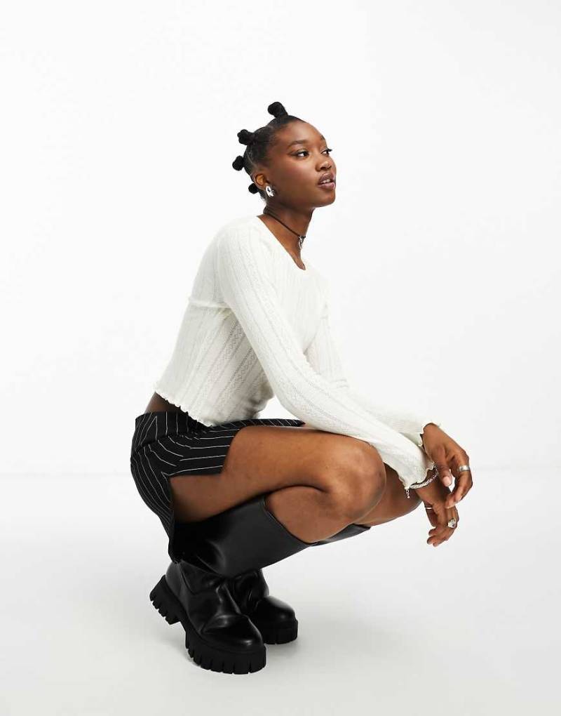 Noisy May - Oberteil in Weiß mit Kräuselsaum von Noisy May