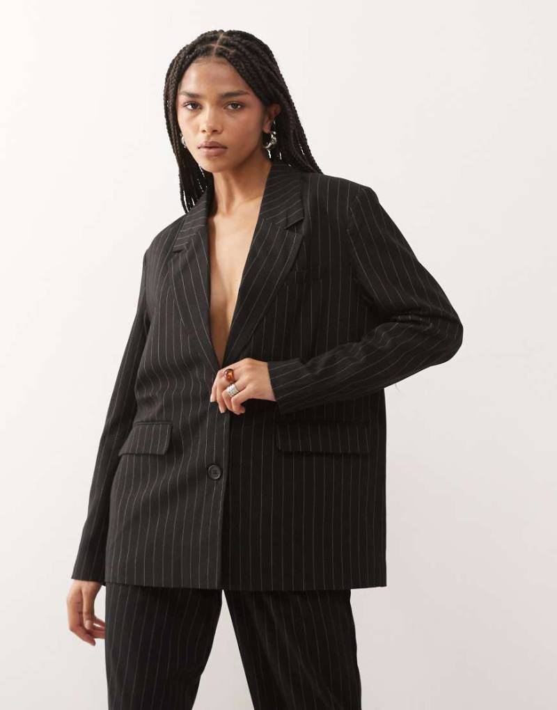 Noisy May - Oversized-Blazer in Schwarz mit Nadelstreifen, Kombiteil von Noisy May