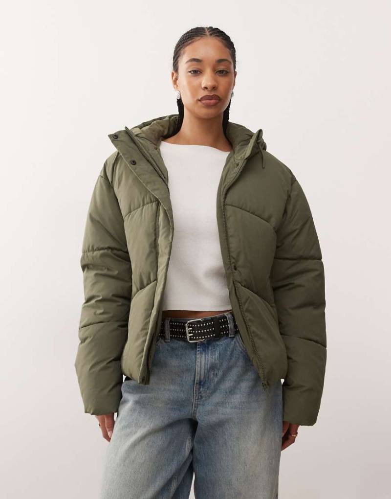 Noisy May - Pufferjacke in Khaki mit Kapuze-Grün von Noisy May