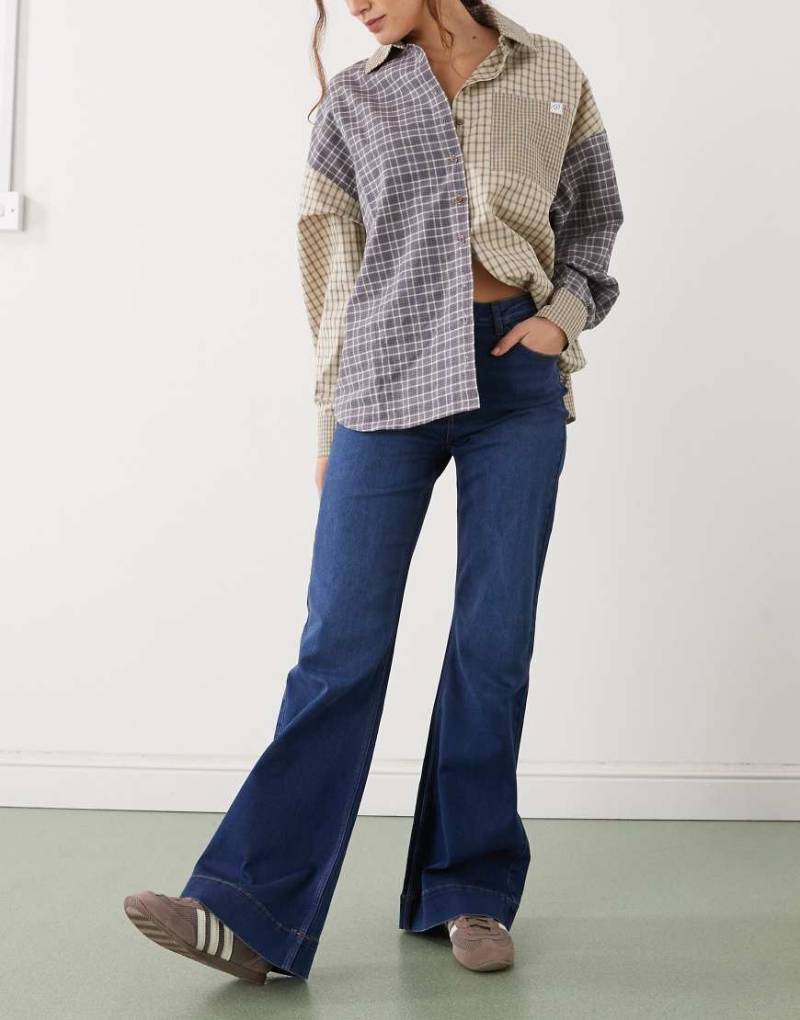 Noisy May - Rooxy - Schlagjeans in Mittelblau mit hohem Bund von Noisy May