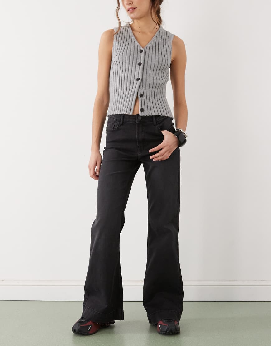 Noisy May - Rooxy - Schlagjeans in Schwarz mit hohem Bund von Noisy May