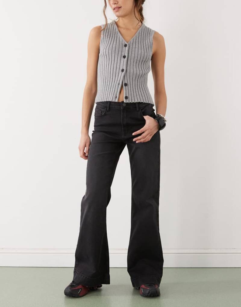 Noisy May - Rooxy - Schlagjeans in Schwarz mit hohem Bund von Noisy May