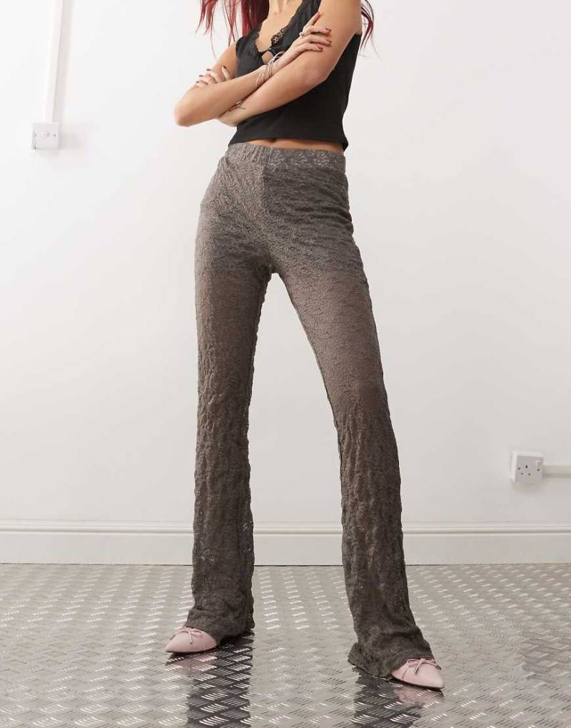 Noisy May - Schlaghose aus Spitze in Grau von Noisy May