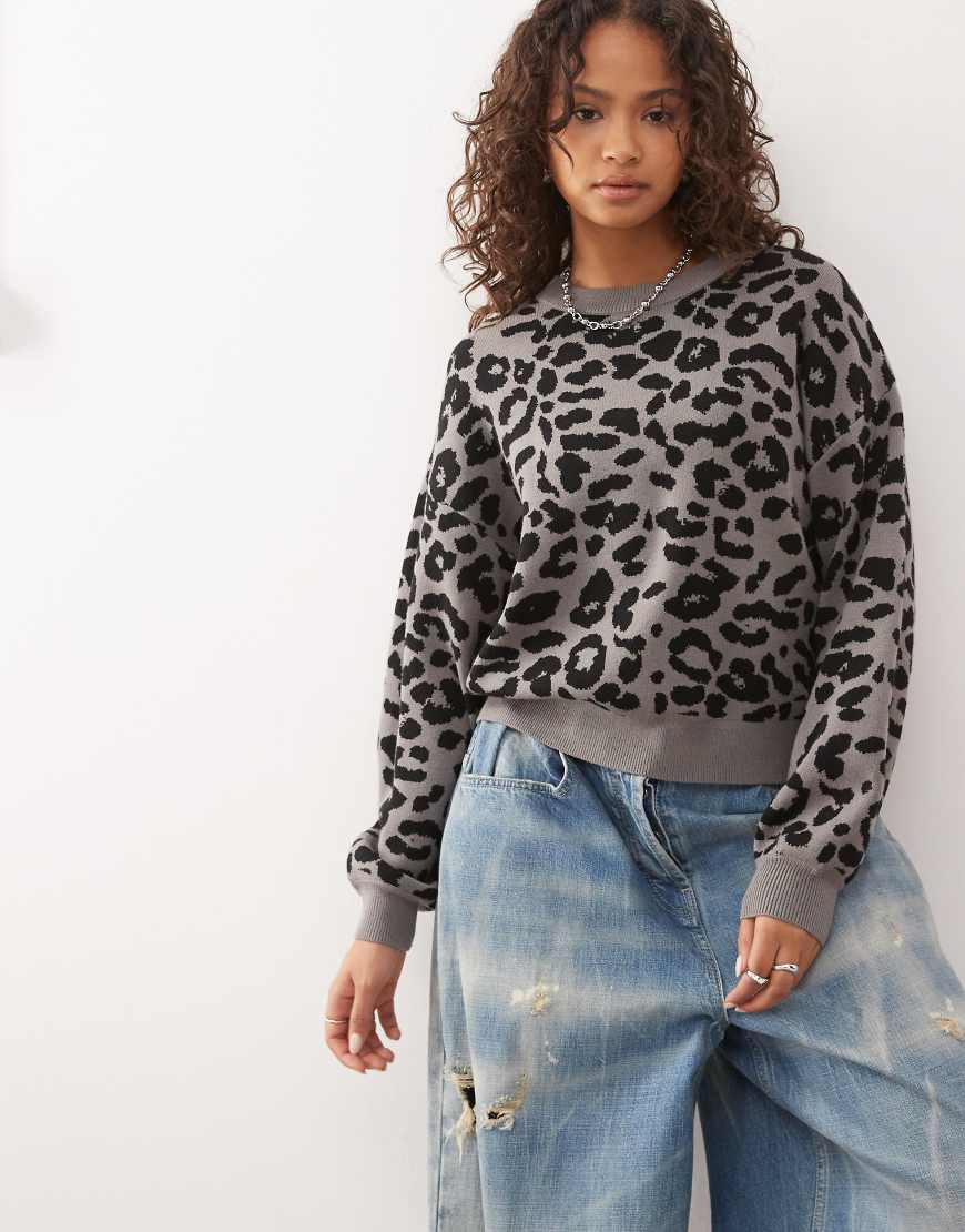 Noisy May - Relaxed-Fit-Strickpullover in Grau mit Leopardenmuster-Schwarz von Noisy May