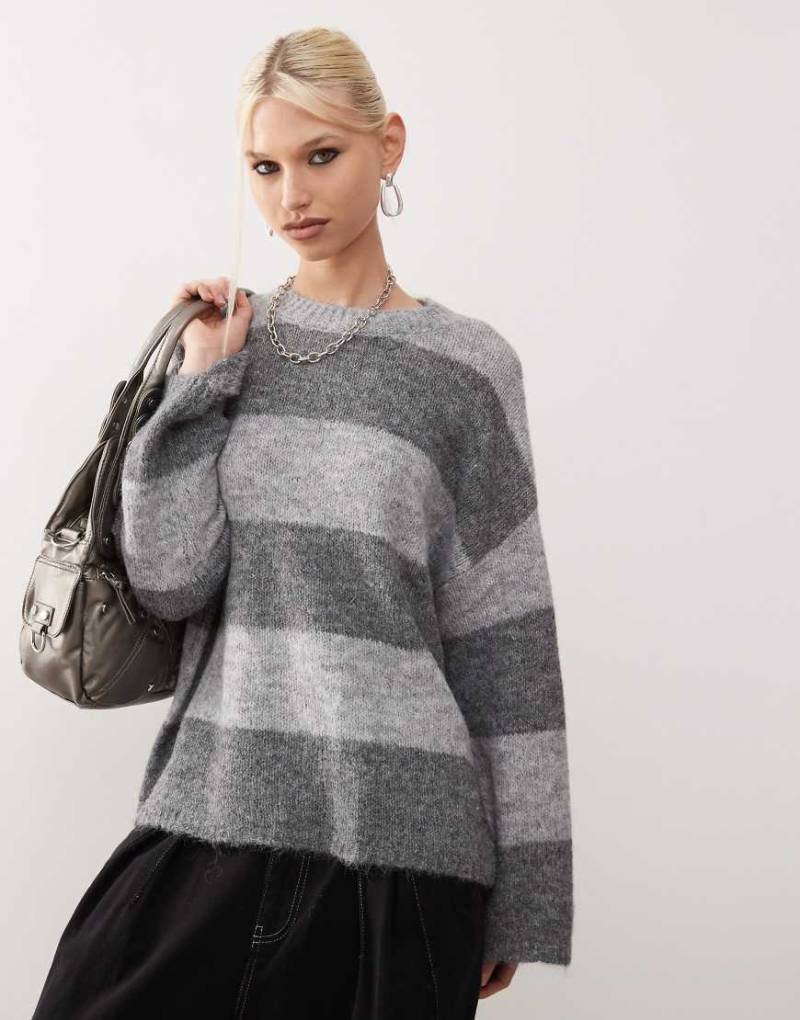 Noisy May - Strukturierter, gestreifter Oversize-Pullover in farblich abgestimmtem Grau von Noisy May