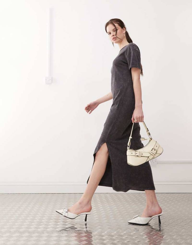 Noisy May - Wadenlanges T-Shirt-Kleid in verwaschenem Grau mit Schlitz von Noisy May
