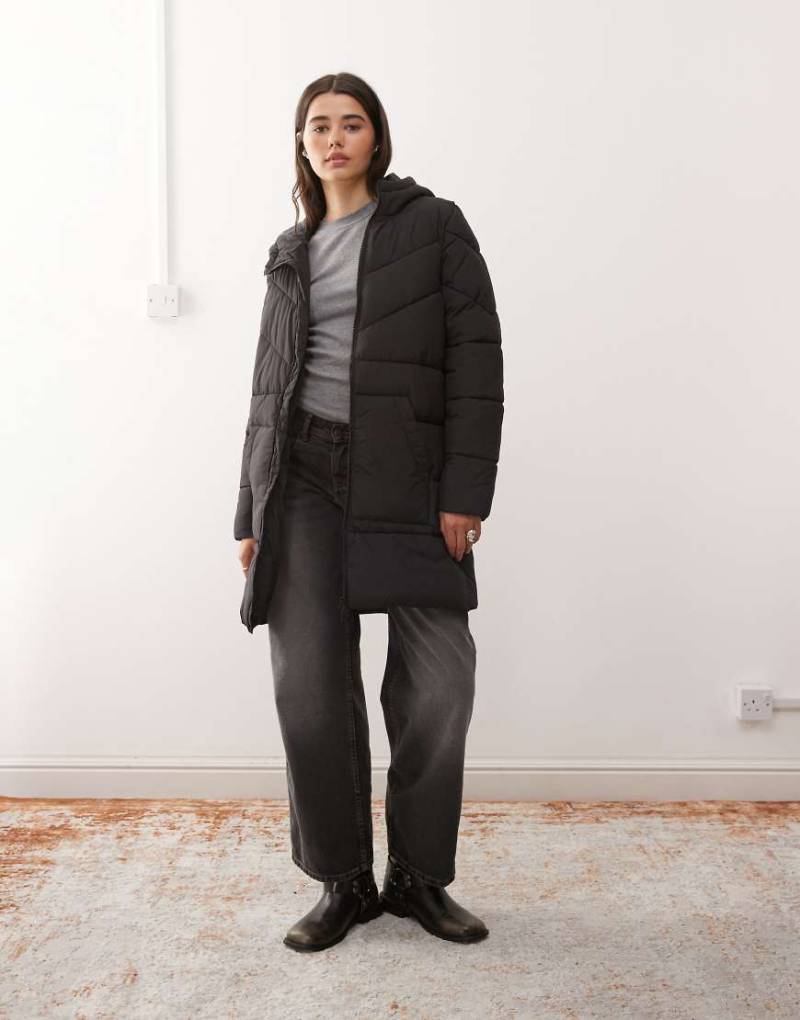 Noisy May - Wattierter Longline-Mantel in Schwarz mit Kapuze von Noisy May