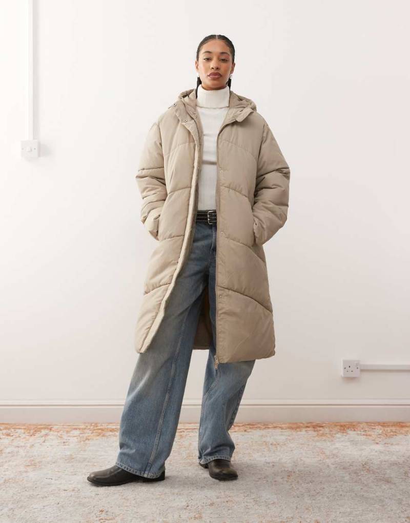 Noisy May - Wattierter Longline-Puffermantel in Silbergrau mit Kapuze-Neutral von Noisy May