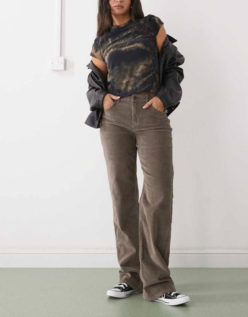 Noisy May - Yolanda - Cord-Jeans in Braun mit weitem Schnitt-Neutral von Noisy May