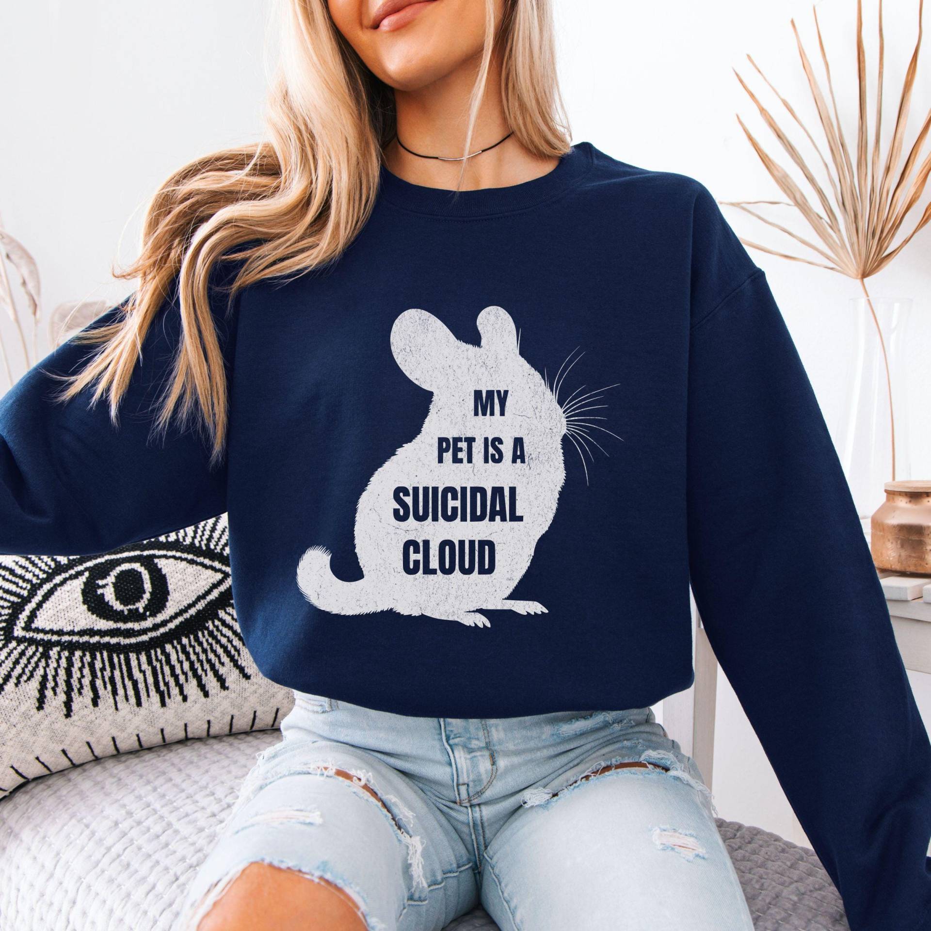 Chinchilla Sweatshirt, Lustiges Geschenk, Flauschige Wolke Meme Shirt, Schrulliger Nager Liebhaber Rundhalsausschnitt, Besitzer Bekleidung, Geschenk Chinchilla Sweatshirt, Lustiges Geschenk, Flauschige Wolke Meme Shirt, Schrulliger Nager Liebhaber Rundhalsausschnitt, Besitzer Bekleidung, Geschenk von Noivio