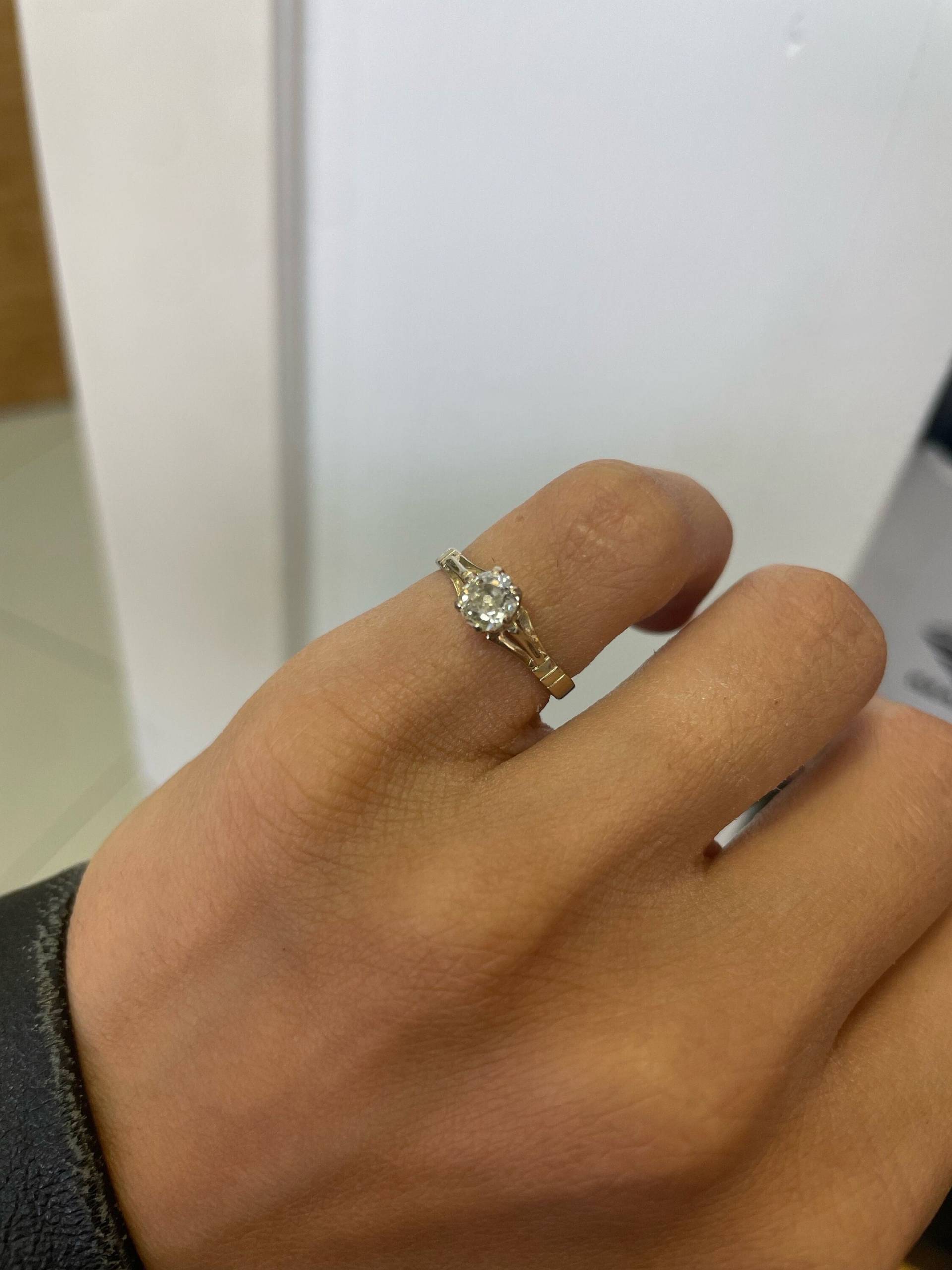 Antiker Verlobungsring, 0, 30 Karat Naturdiamant Im Alten Minenschliff, 18 Goldweiß, April Geburtssteinring, Geburtstagsgeschenk, Vintage Solitärring von NolaJewelryShop