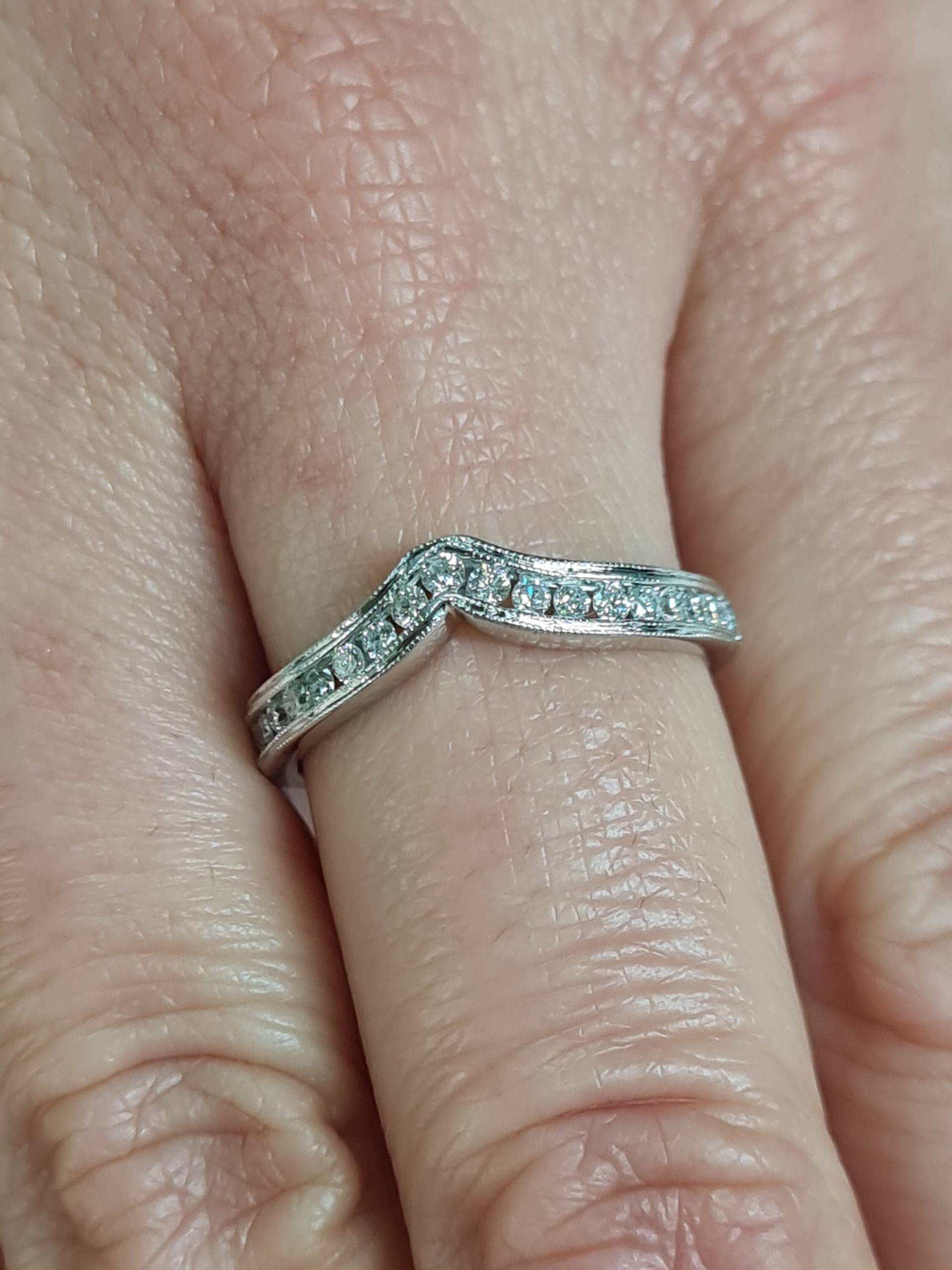 Geschwungener Ehering, V-Förmiger, Stapelbarer Nachlassschmuck, 0, 5 Karat Natürlicher Diamant, 14 Weißgold, Zierlicher, Schlichter Ehering Für Damen von NolaJewelryShop