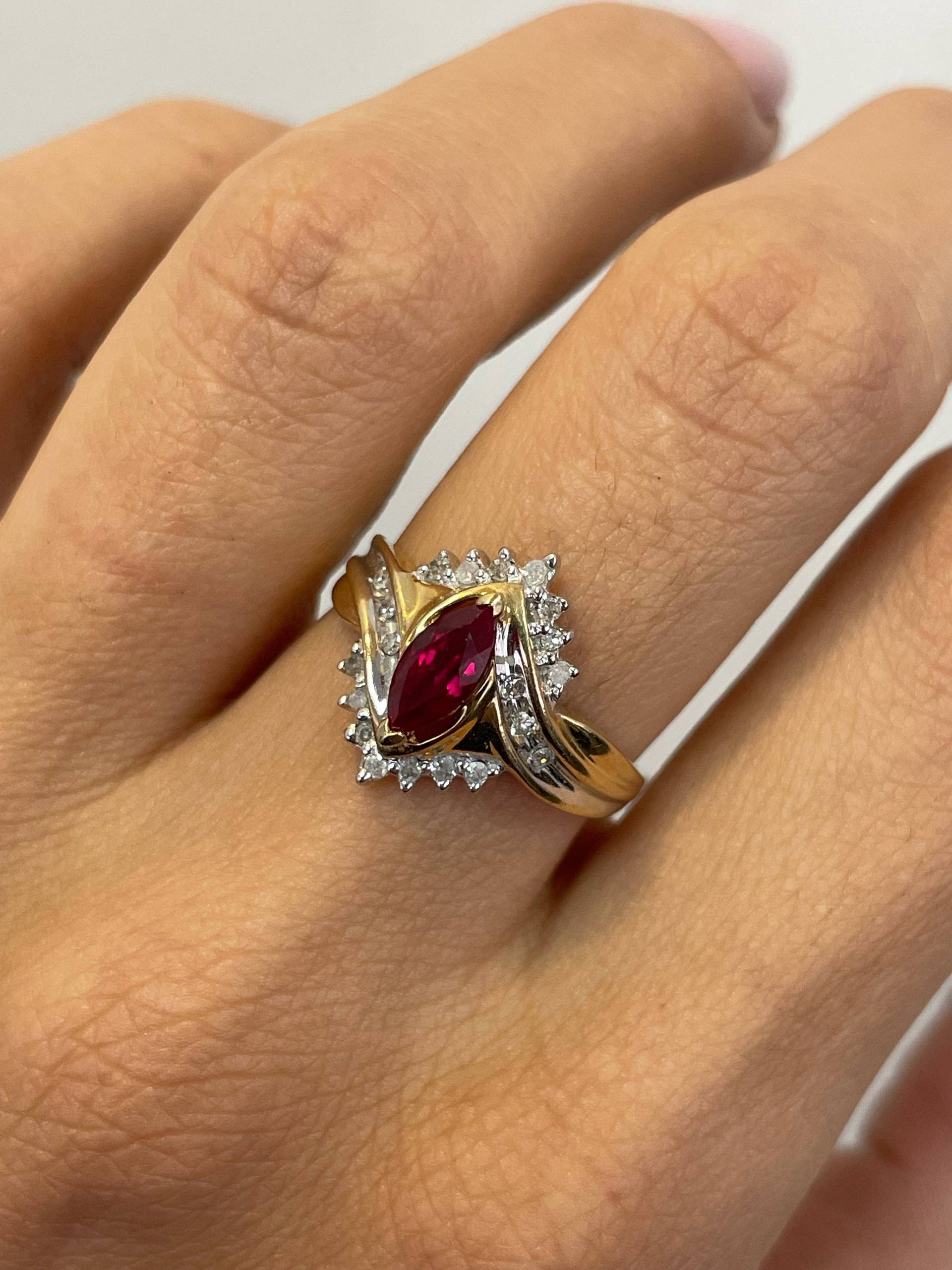 Nachlassring 0.90Ct Korund Im Marquiseschliff, 10K Gelbgold, Vintage Ring, Versprechensring, Nachlassschmuck, Boho Ring Mit Überschiene von NolaJewelryShop