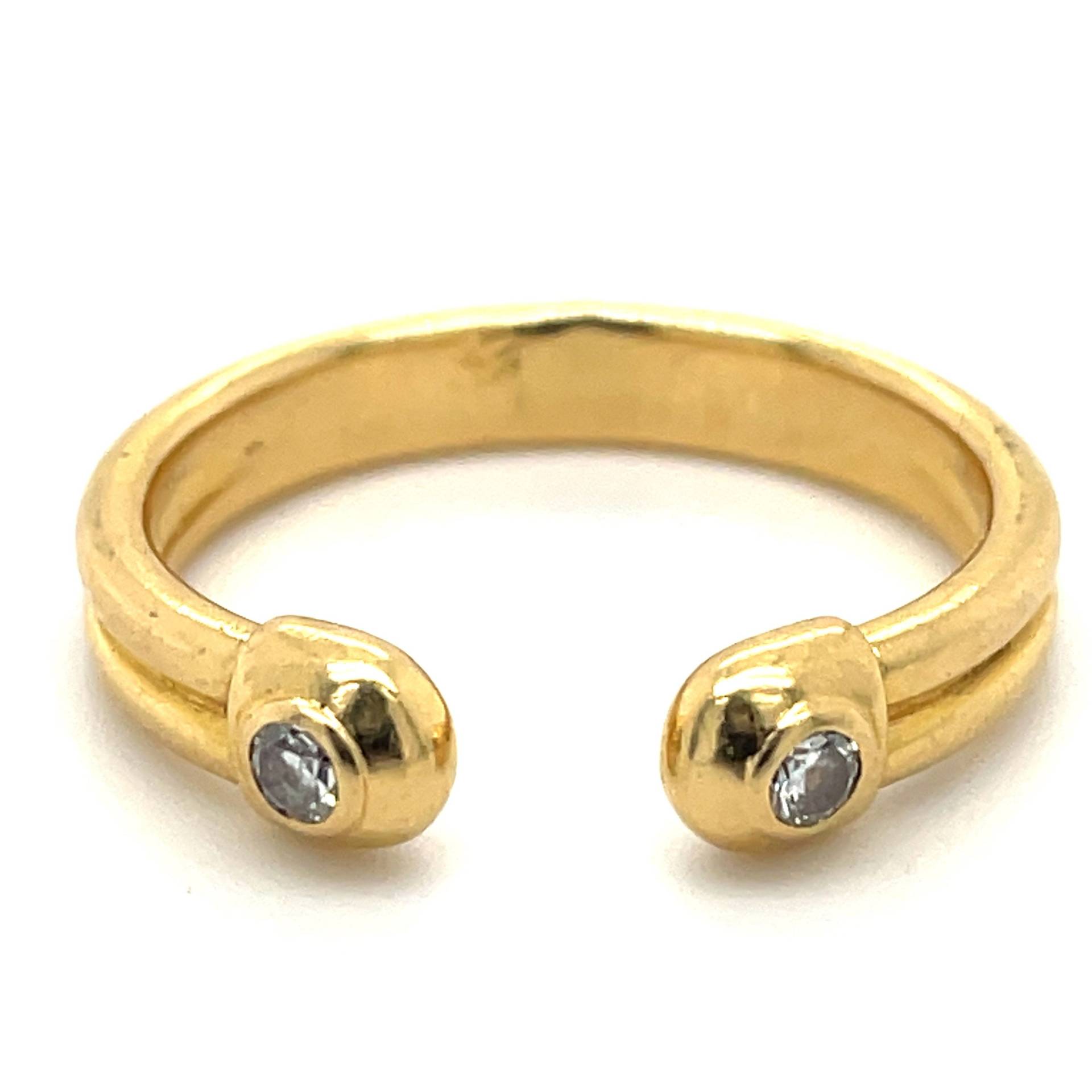 Offener Gold Vintage Ring, 0, 10 Ct Runder Naturdiamant, 18 Karat Gelbgold, Schmuck, Einzelstück, Zierlicher Goldring, Offener Stapelring von NolaJewelryShop