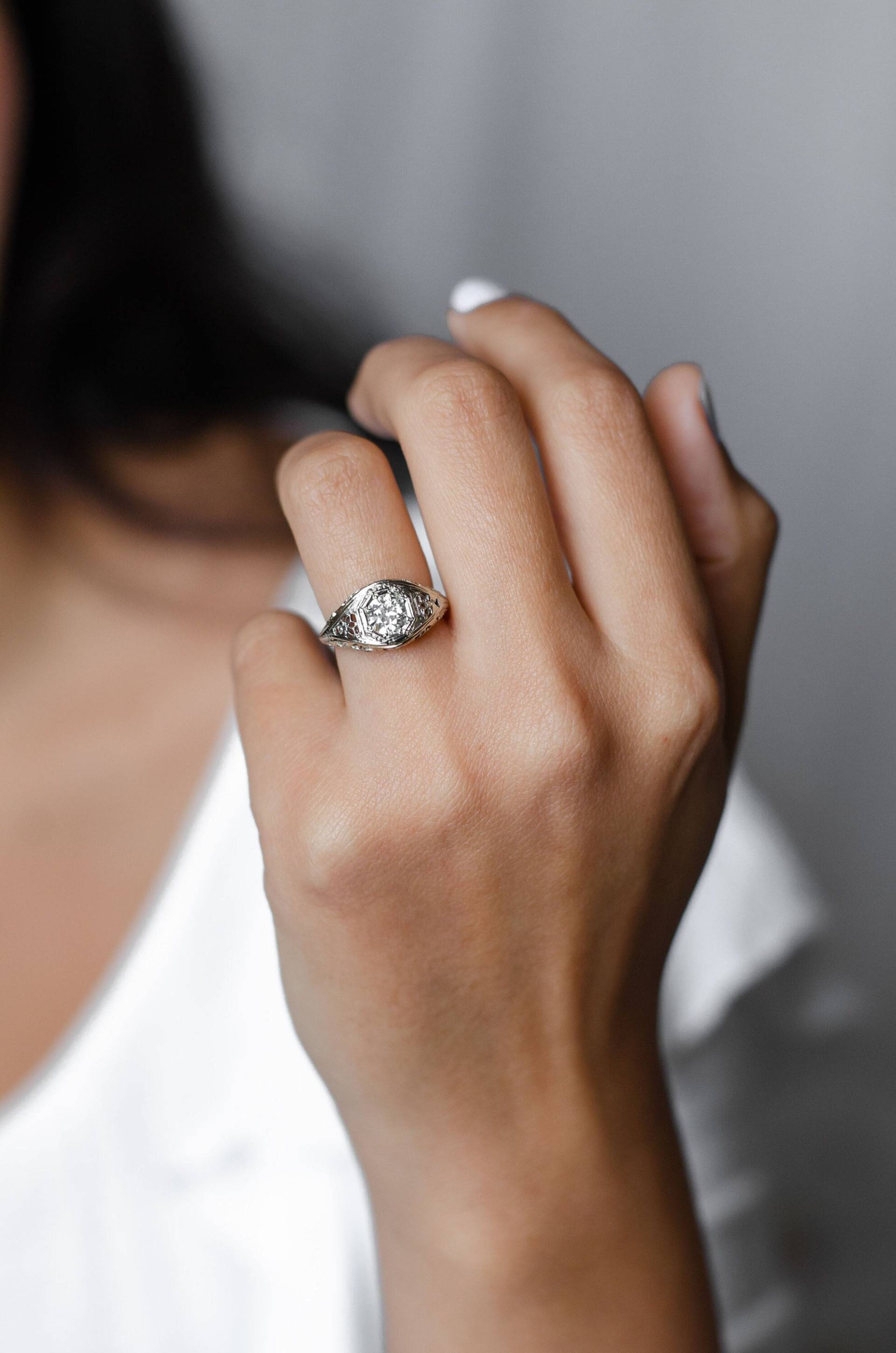 Vintage Art Deco Ring 0.55Ct Diamant Im Altschliff, 750 Weißgold, Filigraner Ring, Verlobungsring, Unikat von NolaJewelryShop