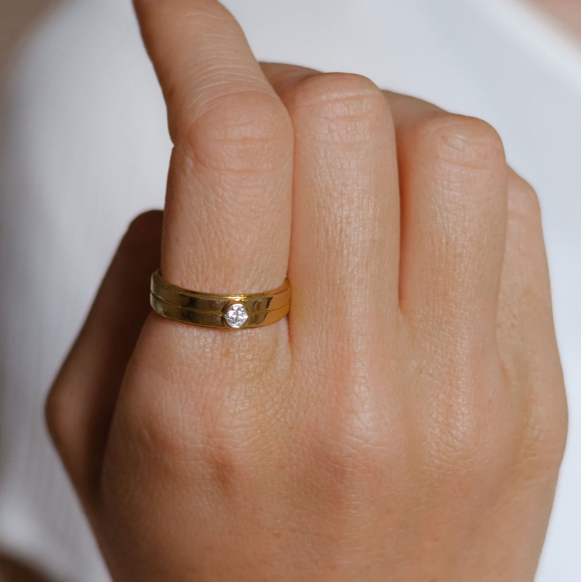 Vintage Goldring, 18 Karat Gelbgold Band, 0, 12 Ct Naturdiamant Ring, Großer Unisex Schmuck, Ehering von NolaJewelryShop