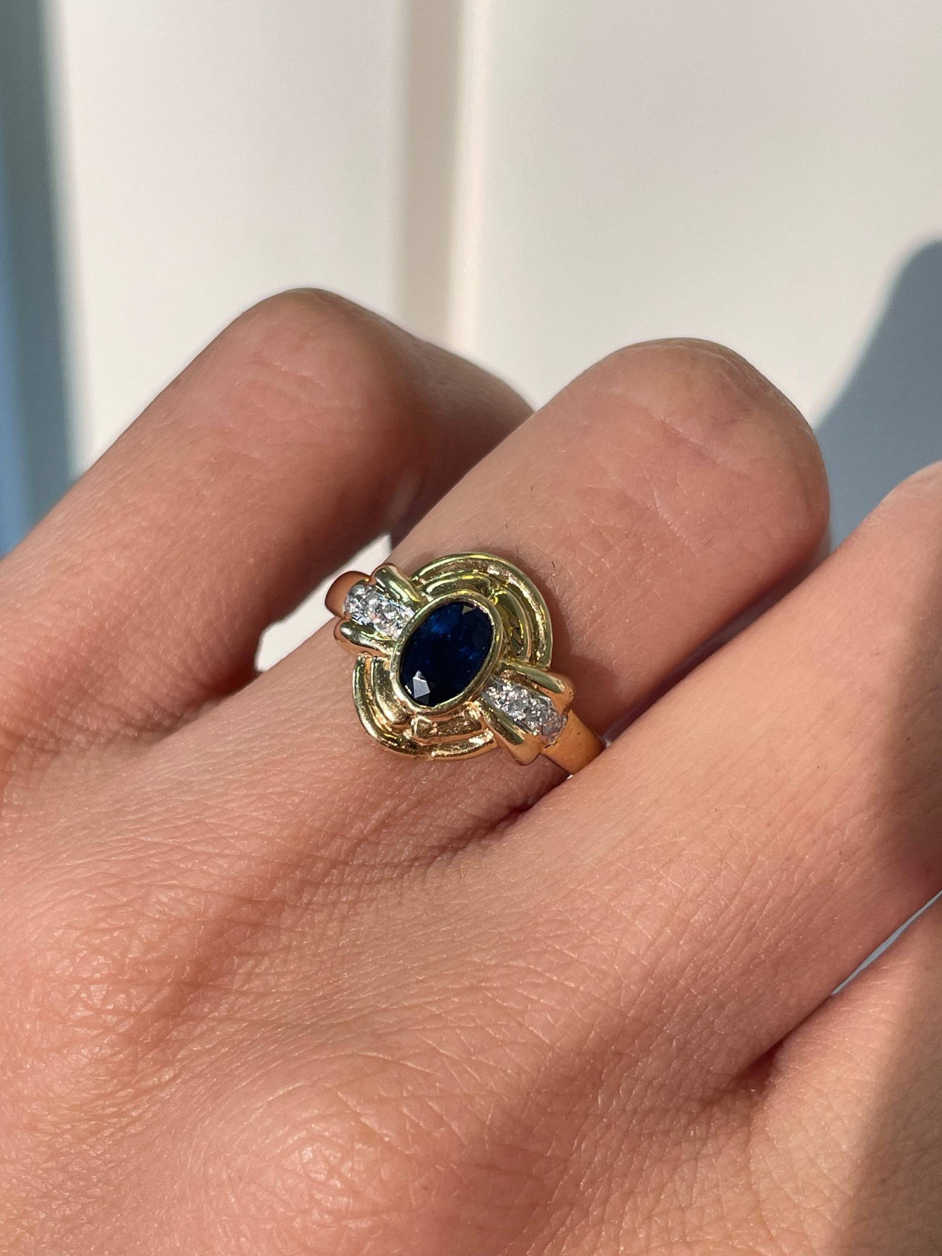 Vintage Oval Saphir Ring, 0.6Ct Natürlicher 750 Gelbgold, Nachlass Schmuck, Secondhand Einzigartiger Goldring von NolaJewelryShop