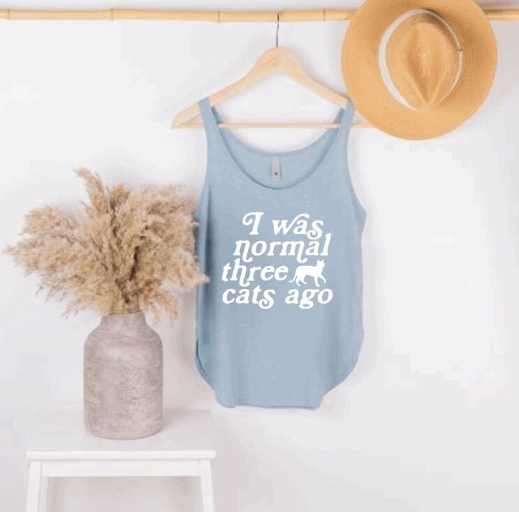 Ich War Vor Drei Katzen Normal | Flowy Tank Gym Loose Workout Tshirts Tees Top Trainingspanzer Damen von NoliaDesignsCo