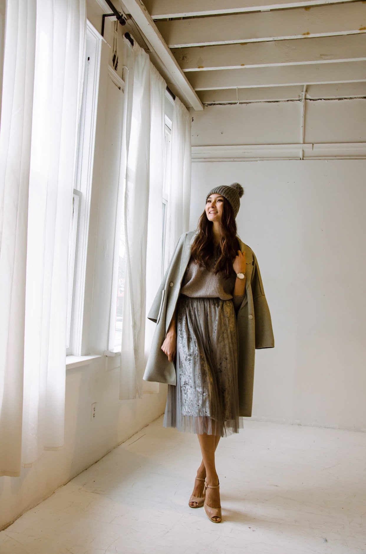 Grauer Pullover/ Rock/ Samtrock/ Coord/ 2020 Trend Grauer Pullover/ Rock/ Samtrock/ Coord/ 2020 Trend von NomaDesignGroup