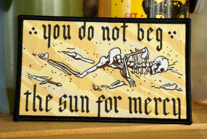Bettle Nicht Die Sonne Um Mercy, Dünen Aufnäher von NomadPatches