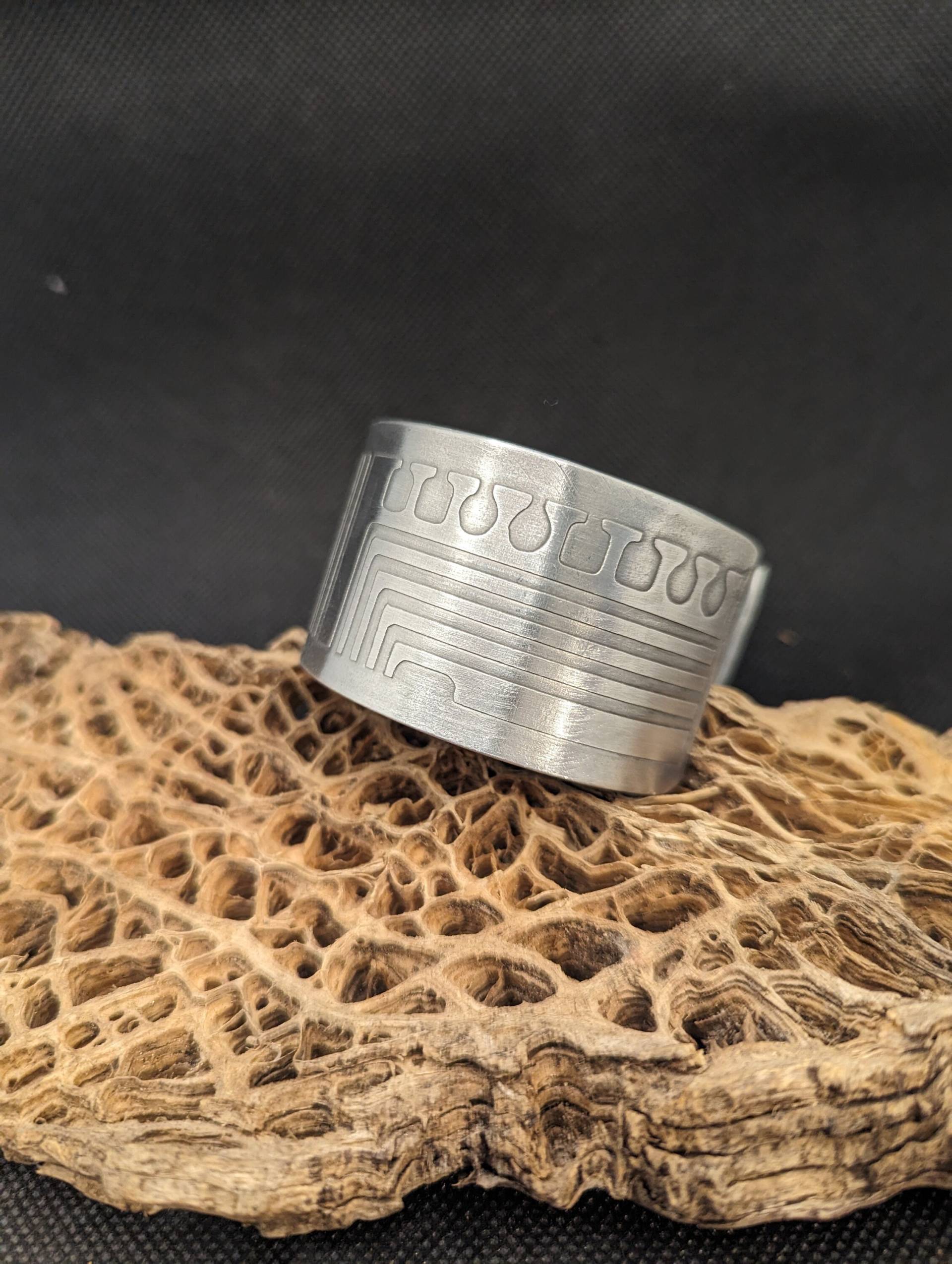 Circuitlines Armreifen von NomadicArtworx