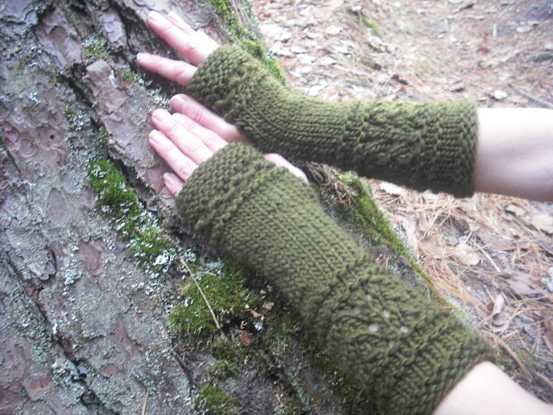 Handgestrickte Wolle Fingerlose Handschuhe Grüne Armstulpen von NomadicKnits