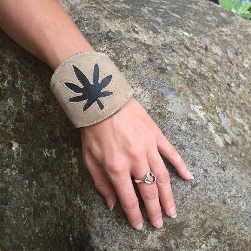 Kostenloser Inlandsversand - Unisex Leder Schnappverschluss-Manschette Mit Reißverschluss-Verstecktasche Festival/Psytrance Zubehör von Nomadicspirits