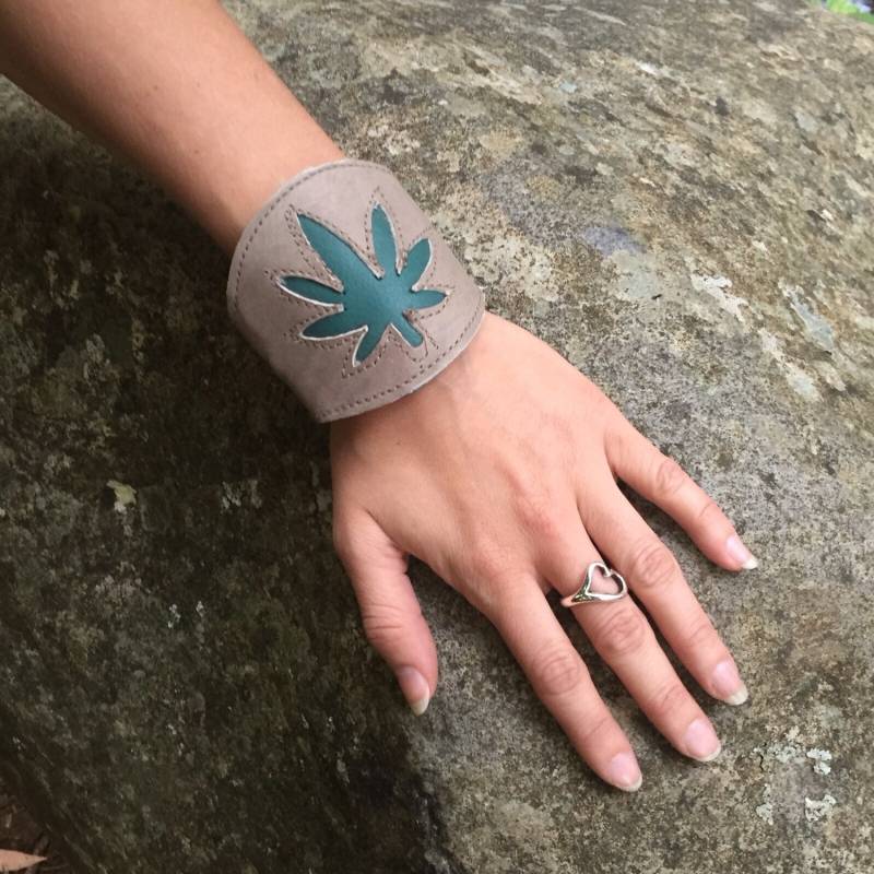 Sale - Kostenloser Versand Unisex Leder Manschette Mit Schnappverschluss Und Reißverschluss Für Festival/Psytrance Accessoire von Nomadicspirits