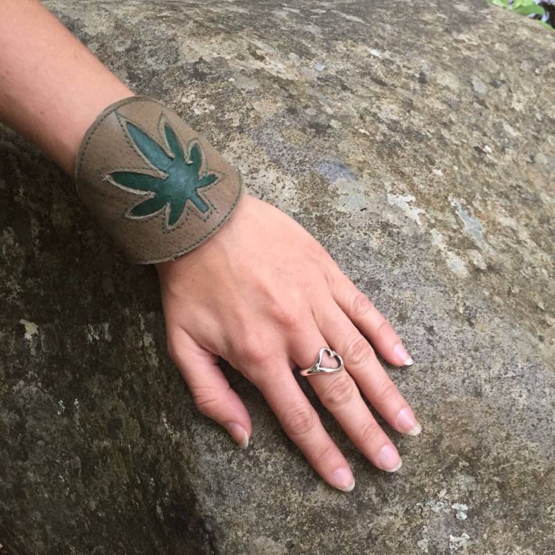 Sale - Kostenloser Versand Unisex Leder Manschette Mit Schnappverschluss Und Reißverschluss Für Festival/Psytrance Accessoire von Nomadicspirits