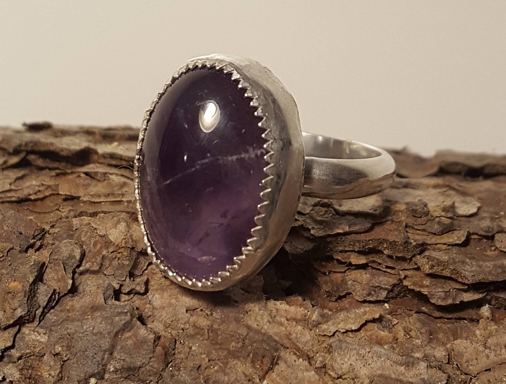 Außergewöhnlicher Oval Amethyst Ring, Solitaire Natural Silver Gemstone Purple Stone Ring Außergewöhnlicher Oval Amethyst Ring, Solitaire Natural Silver Gemstone Purple Stone Ring von NomarZinidStudio