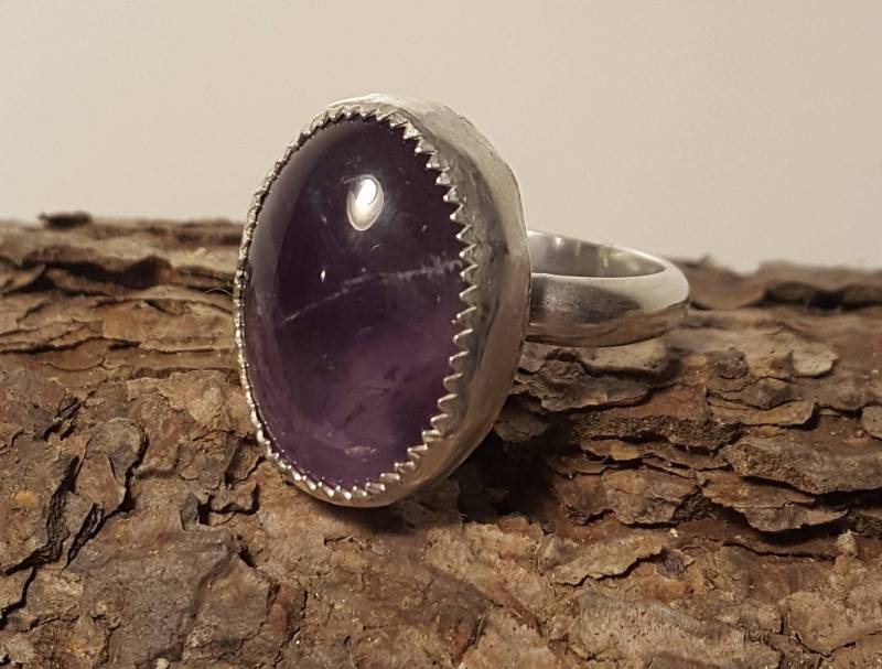 Außergewöhnlicher Oval Amethyst Ring, Solitaire Natural Silver Gemstone Purple Stone Ring Außergewöhnlicher Oval Amethyst Ring, Solitaire Natural Silver Gemstone Purple Stone Ring von NomarZinidStudio