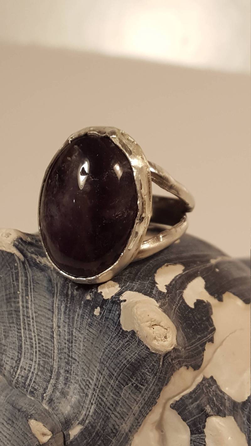 Doppelband Oval Amethyst Ring Doppelband Oval Amethyst Ring von NomarZinidStudio