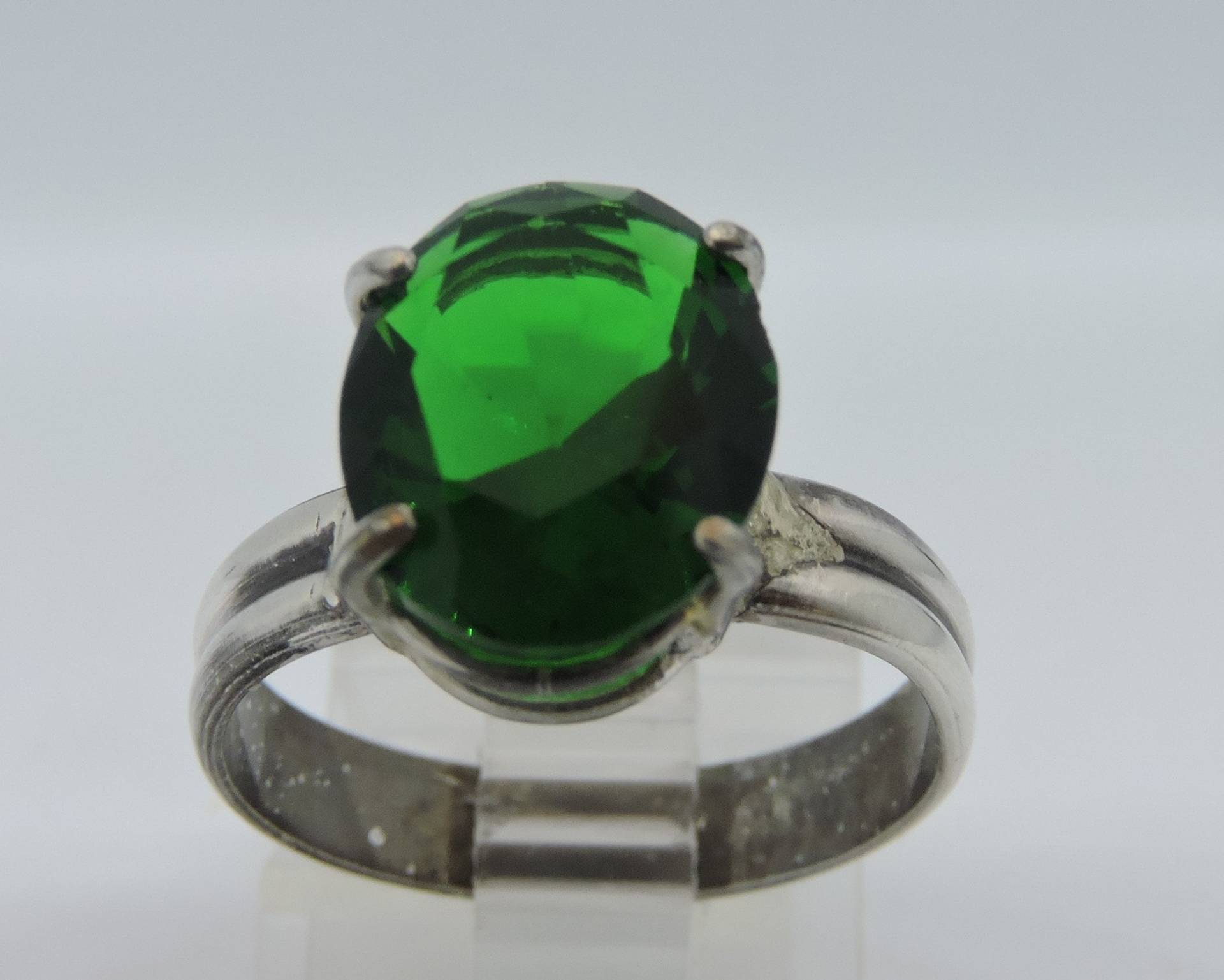 Grüner Lc Saphir Solitär Ring in Silber 925, Größe 7, 5 Us Grüner Lc Saphir Solitär Ring in Silber 925, Größe 7, 5 Us von NomarZinidStudio