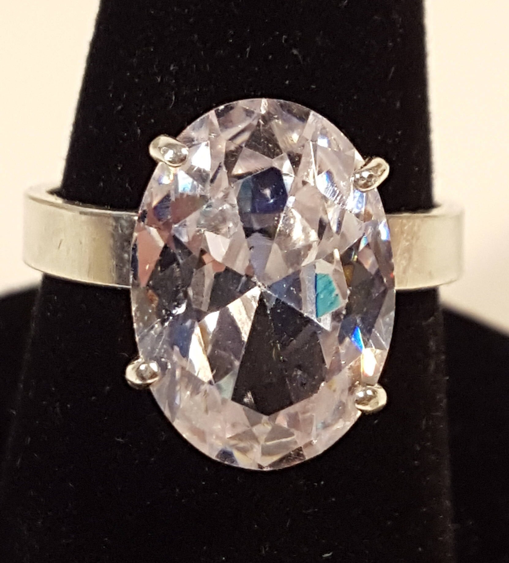 Labor Erstellt Saphir Solitär Ring - Klar Labor Erstellt Saphir Solitär Ring - Klar von NomarZinidStudio