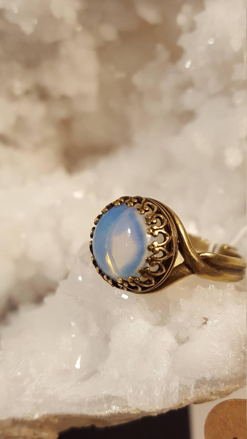 Mondstein Ring Stein, Größe Einstellbar, Aus Messing Mondstein Ring Stein, Größe Einstellbar, Aus Messing von NomarZinidStudio