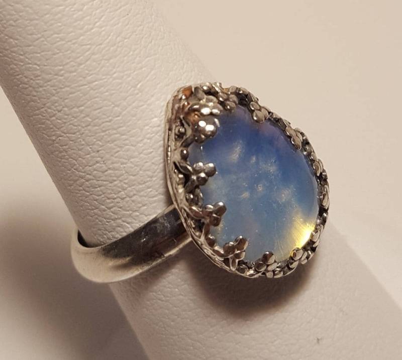 Mondstein-Ring in Silber von NomarZinidStudio