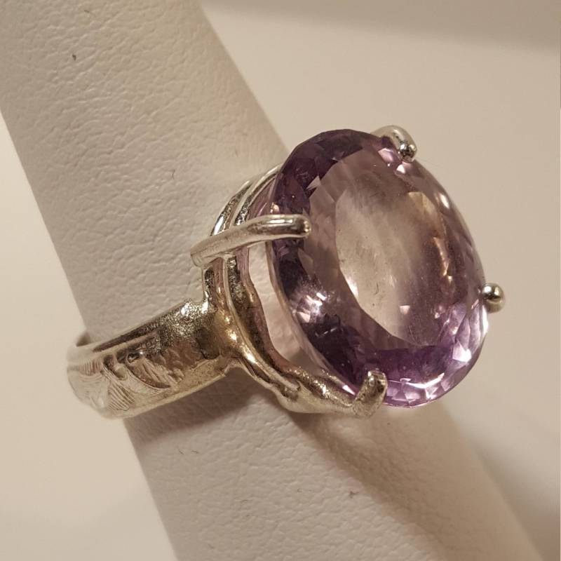 Rose De France Amethyst Solitärring, Natürlicher Amethystring, Größe 7 Rose De France Amethyst Solitärring, Natürlicher Amethystring, Größe 7 von NomarZinidStudio