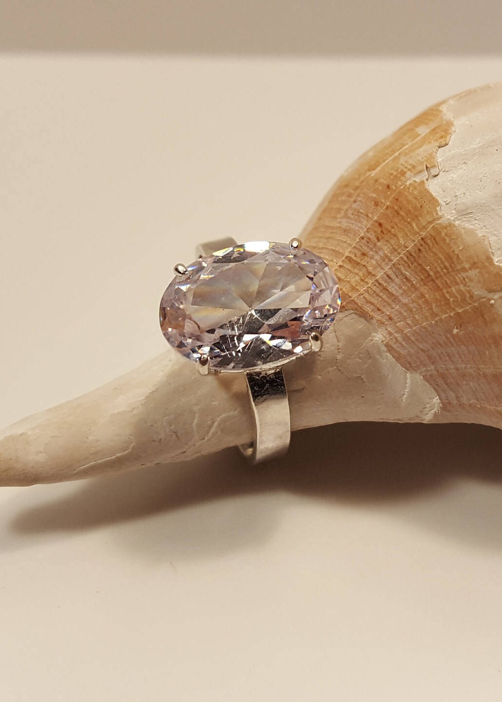 Sparkling Lab Erstellt Klare Saphir Solitär Ring Sparkling Lab Erstellt Klare Saphir Solitär Ring von NomarZinidStudio