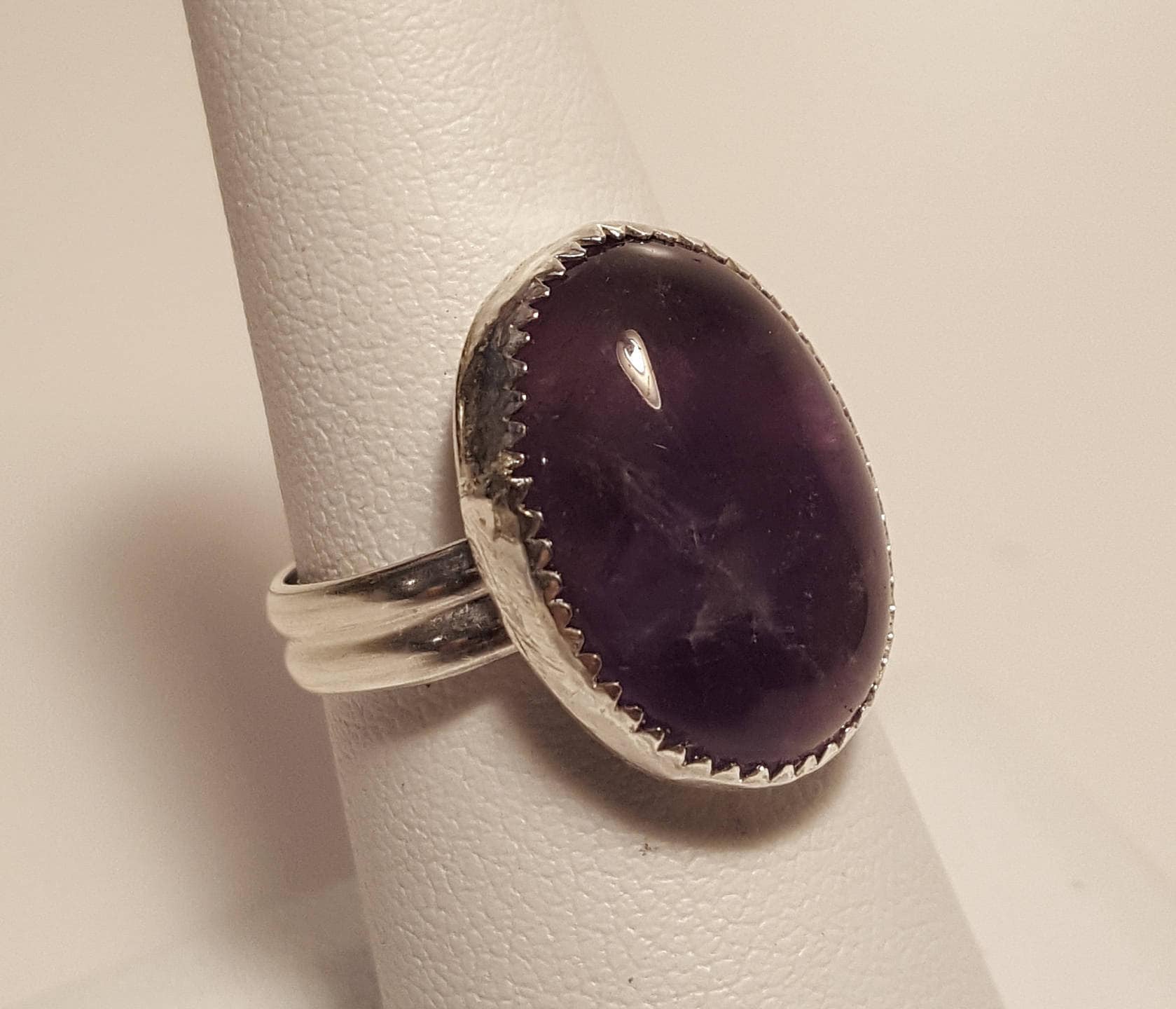 Verblüffender Amethystring in Silber, Solitaire Amethyst Ring, Natural Silver Gemstone Purple Stone Ring Verblüffender Amethystring in Silber, Solitaire Amethyst Ring, Natural Silver Gemstone Purple Stone Ring von NomarZinidStudio
