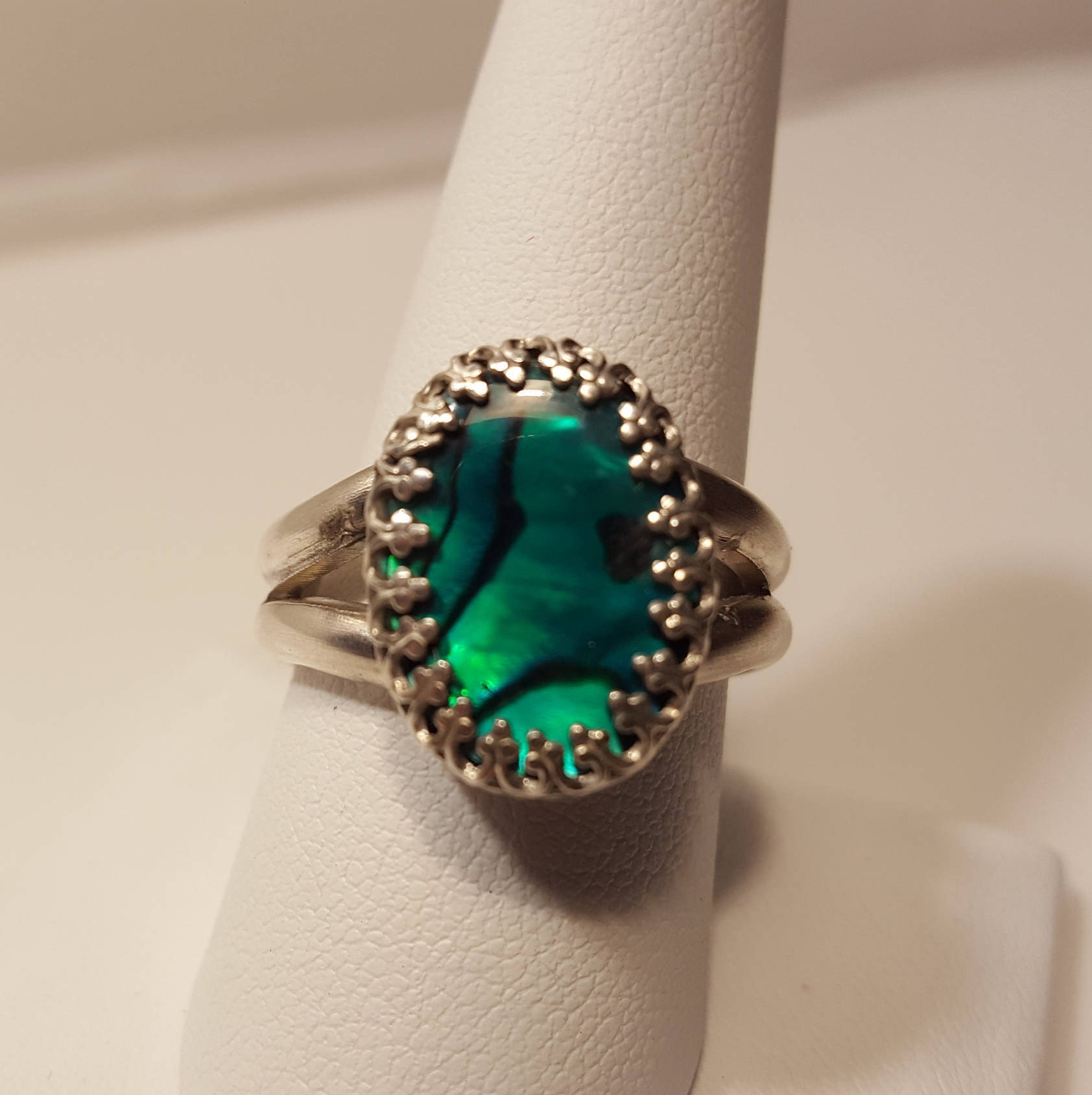 sterling Silber Abalone Ring in Einem Doppel Band, Größe 10 sterling Silber Abalone Ring in Einem Doppel Band, Größe 10 von NomarZinidStudio