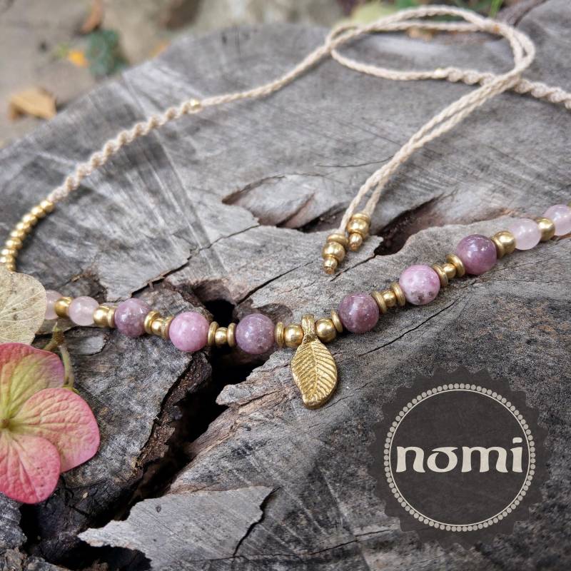 Makramee Kette Mit Lepidolith & Rosenquarz - Handgefertigter Schmuck Messingdetails Makramee Kette Mit Lepidolith & Rosenquarz - Handgefertigter Schmuck Messingdetails von NomiArtDE