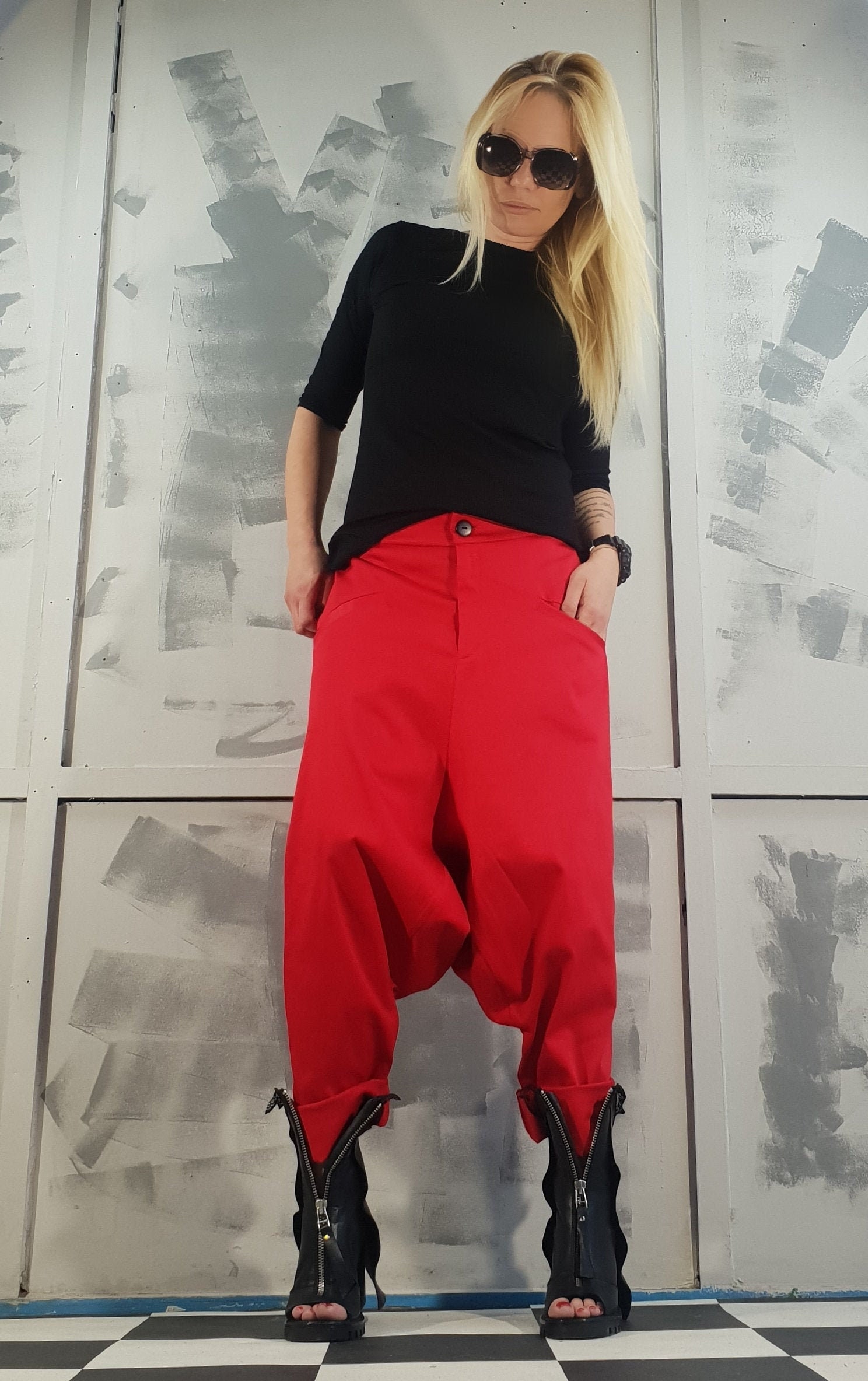 Damen Haremshose, Avantgardehose, Rote Baggy Hose, Gothic Urban Pants, Loose Haremshose von NonStandardDesign